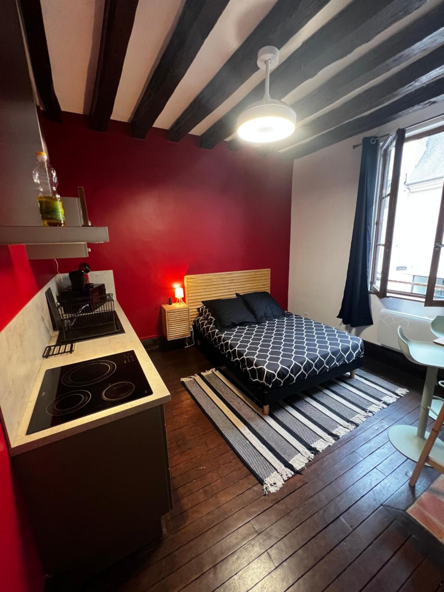 101 Studio En Plein Coeur Historique De Bourges Ngoại thất bức ảnh